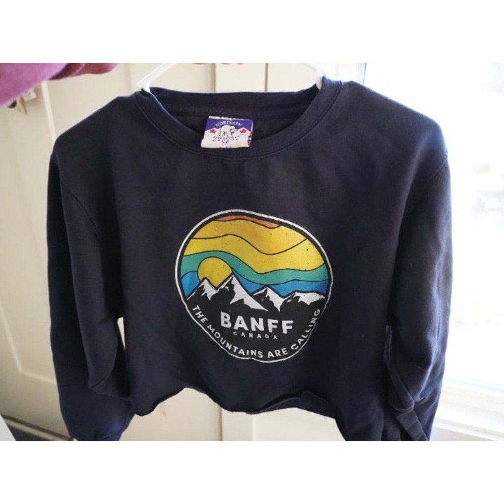 Womens‎ Small Navy BANFF Canada crop sweatshirt
